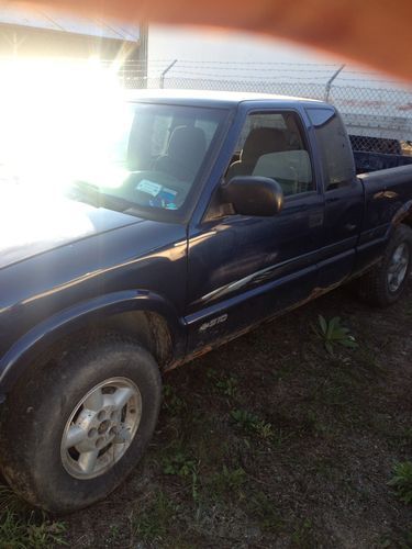 2001 chevrolet s10 base extended cab pickup 3-door 4.3l no reserve