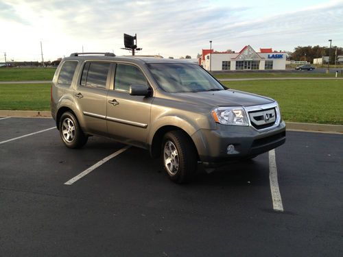 2009 honda pilot touring sport utility 4-door 3.5l - immaculate