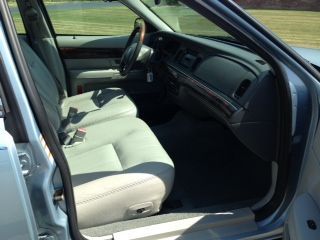 2004 Grand Marquis, image 2