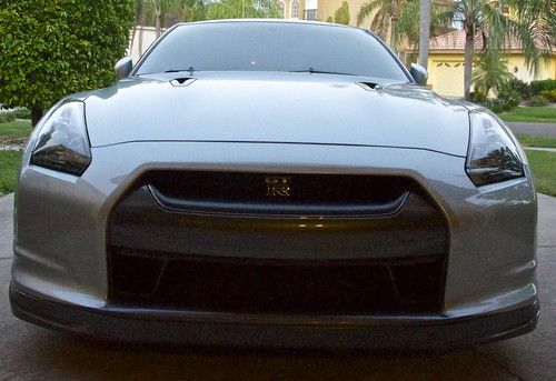 2009 nissan gt-r premium coupe 2-door 3.8l