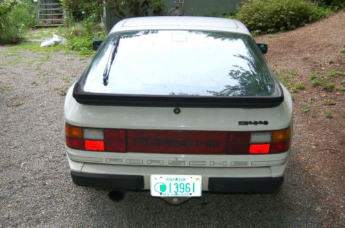 1986 Porsche 944, image 2