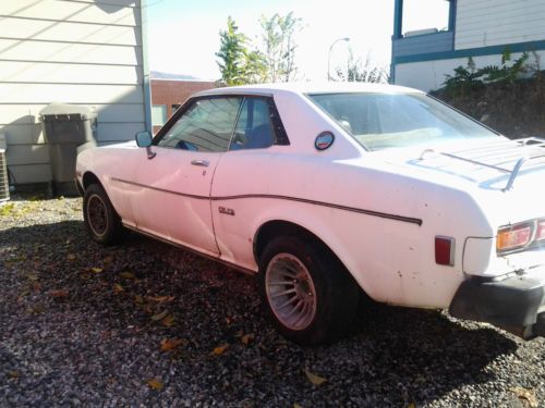 1977 white toyota celica st hardtop 2-door 2.2l first generation 20 r engine