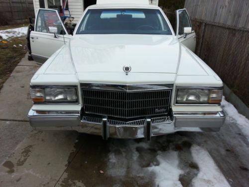 1990 cadillac fleetwood brougham base sedan 4-door 5.7l