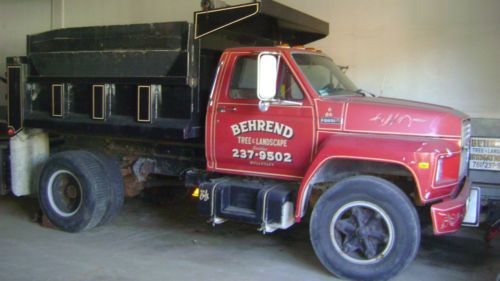 1986 ford f700 4 + 2 speed pick up truck