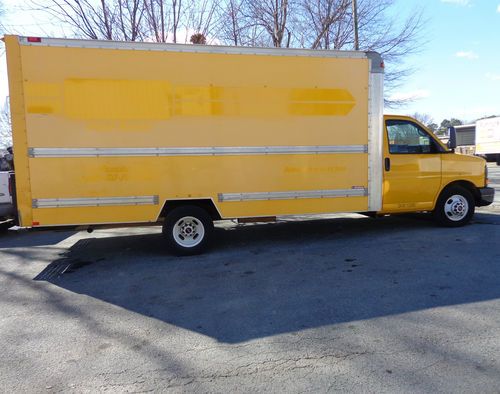 2008 gmc 17' savana box truck