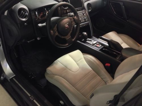 2012 Nissan GT-R Premium Coupe 2-Door 3.8L Super Silver, US $85,000.00, image 4