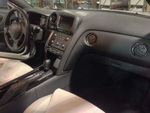 2012 Nissan GT-R Premium Coupe 2-Door 3.8L Super Silver, US $85,000.00, image 5