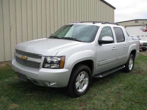 2012 z71 avalanche, roof, nav, heated seats, rear cam!!