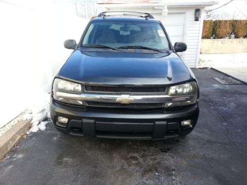 2005 chevy trailblazer 4 x 4 3rd row seating