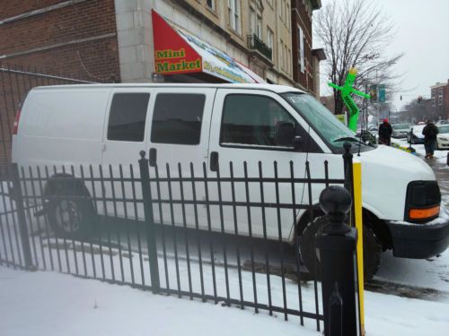 2005 chevrolet express 2500 base standard cargo van 3-door 4.8l