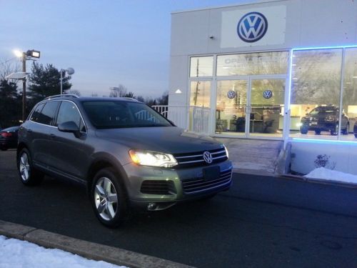 2011 volkswagen touareg lux edition v6/navigation/panoramic roof