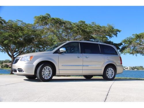 Only 6k miles-loaded one owner-2013 chrysler town &amp; country limited-