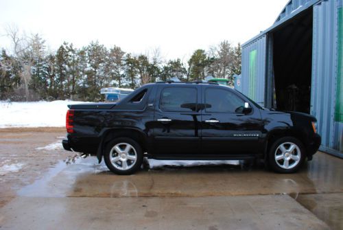 2007 chevrolet avalanche ltz crew cab pickup 4-door 5.3l  fully loaded!!