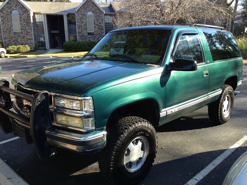 1996 2 dr chevrolet tahoe  5.7l, 4" lift, 33" tires, dual exhaust