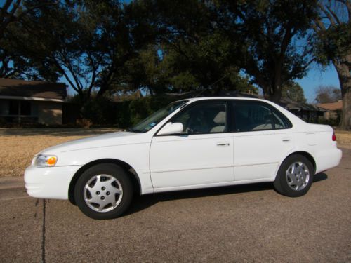 Toyota corolla 1999 white le - very good condition