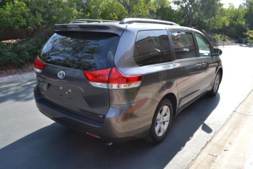 2013 Toyota Sienna LE Mini Passenger Van 5-Door 3.5L, image 5