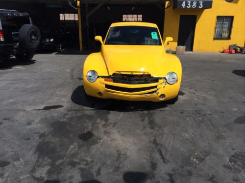 2004 chevrolet ssr base convertible 2-door 5.3l