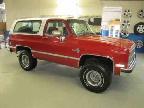 Nice 1984 chevrolet k-5 blazer silverado, everything works, no reserve!!!