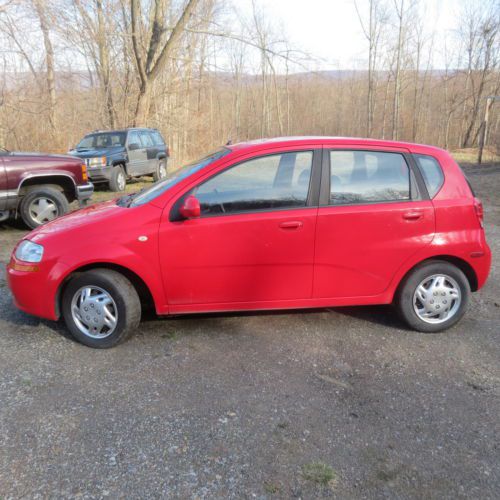 2005 chevrolet chevy base hatchback 4-door 1.6l