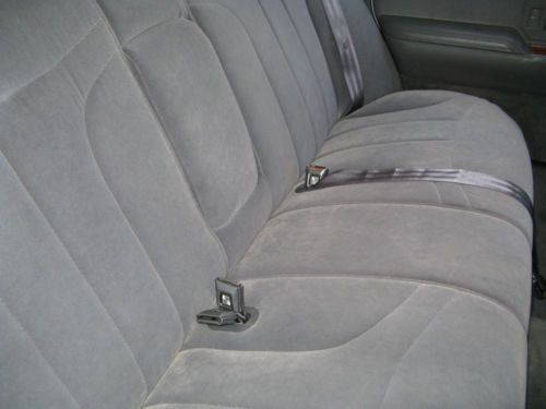 1993 lincoln town car signature sedan 4-door 4.6l