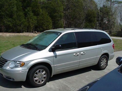 2005 chrysler van  limited