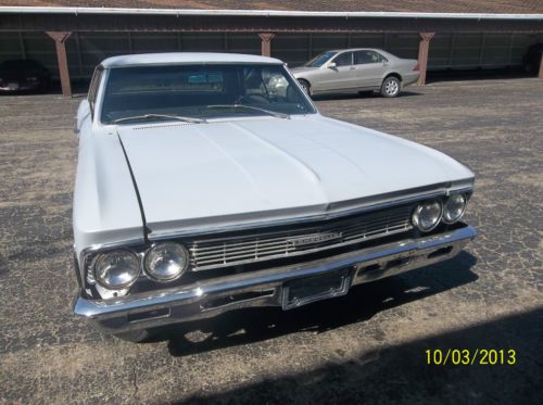 1966 CHEVROLET CHEVELLE 4 DOOR POSTLESS SEDAN, image 2