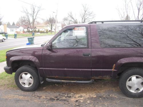 1997 gmc yukon gt 2 door......classic monster!!! clean title,runs great