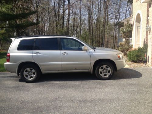 2005 toyota highlander awd **1 owner vehicle** clear title
