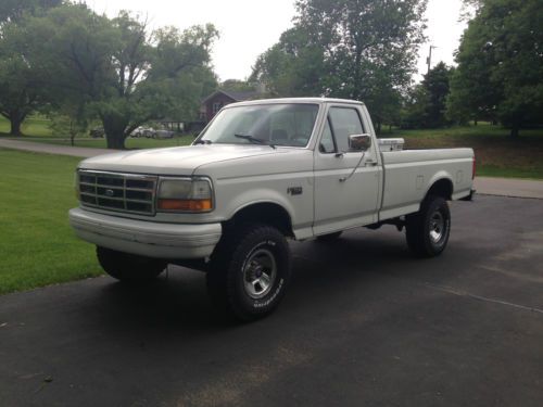 1992 ford f-150 xlt standard cab pickup 2-door 4.9l