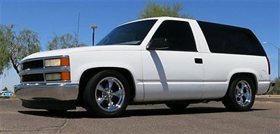 No reserve 98 chevy tahoe 2 door lowered w/ leather  rust free beautiful cond.