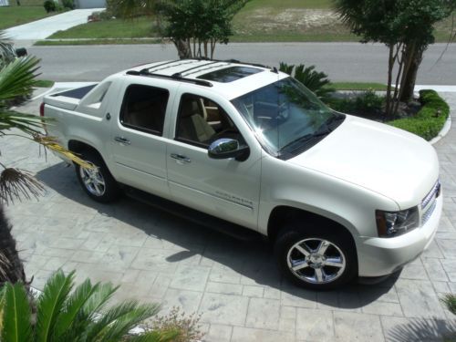 2013 chevrolet avalanche black diamond ltz crew cab 4 wheel drive  4-door 5.3l