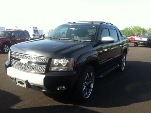 Black 2007 chevy avalanche 5.3l v8