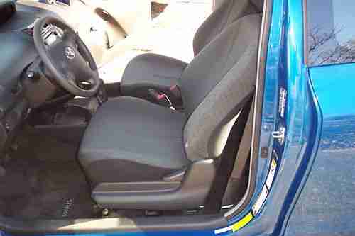 2010 Toyota Yaris Hatchback Salvage Rebuilt 33K Like New, image 3