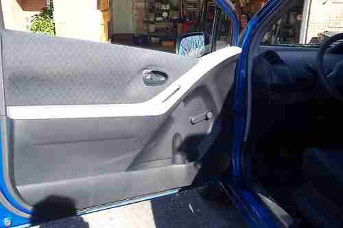2010 Toyota Yaris Hatchback Salvage Rebuilt 33K Like New, image 4