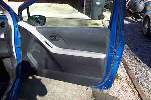 2010 Toyota Yaris Hatchback Salvage Rebuilt 33K Like New, image 6