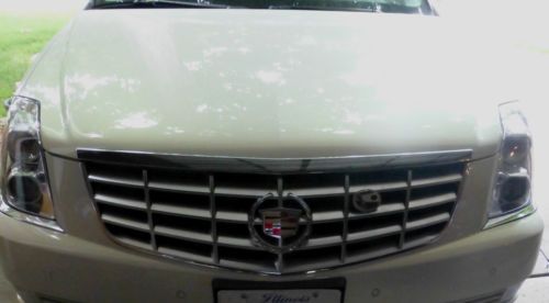 Gorgeous diamond white, 2007 cadillac dts - 1 owner