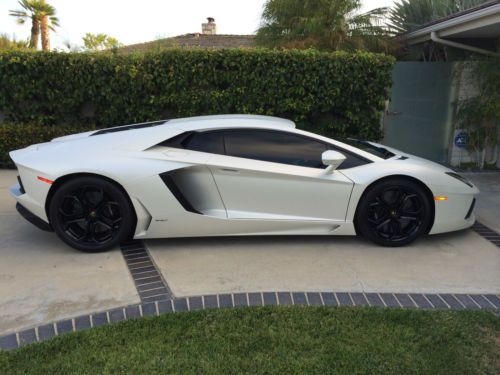 2012 lamborghini aventador lp700-4 coupe 2-door 6.5l matte white 3200 miles