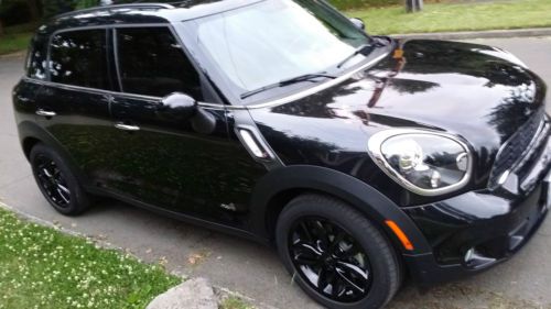 Countryman all4 s, 6 speed; black with black leather interior