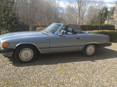 560 SL coupe/roadster.  Diamond Blue, Blue Leather upholstery.  hard & soft top., US $16,000.00, image 3