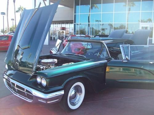 Beatiful 1960 ford thuderbird show winner