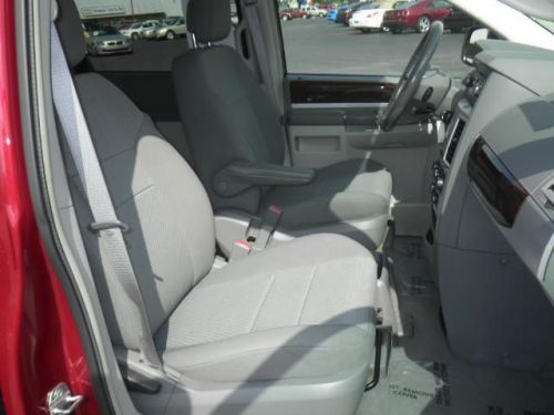 2010 chrysler town & country touring