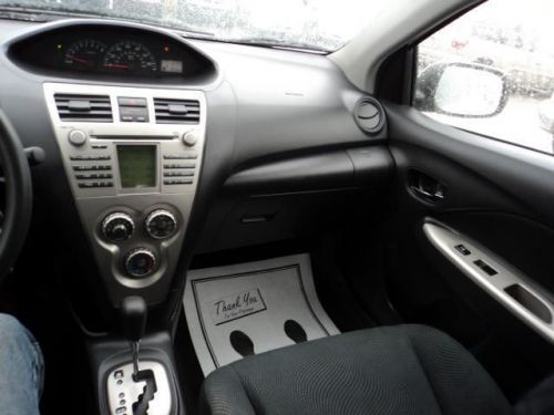 2010 toyota yaris base