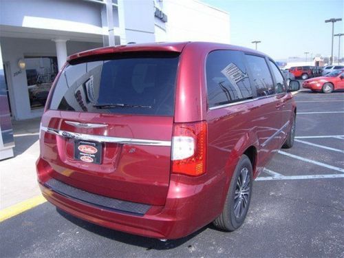 2014 chrysler town & country s