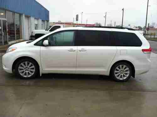 2011 Toyota Sienna Limited Mini Passenger Van 5-Door 3.5L, image 2