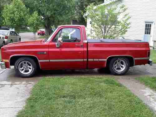 1986 Chevy/GMC Sierra C10 Short Bed Hot Rod Lowered Ton Of New Stuff No Rust, image 2