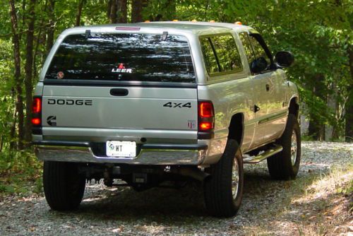 2002 dodge 2500hd quad-cab 4x4 slt ** like new **