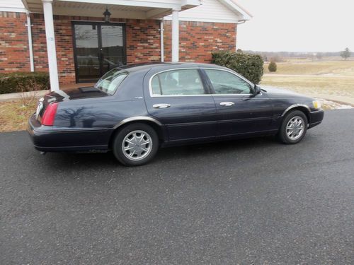 1999 lincoln town car signature sedan 4-door 4.6l