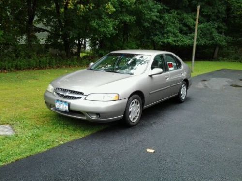 2000 nissan altima gxe sedan 4-door 2.4l