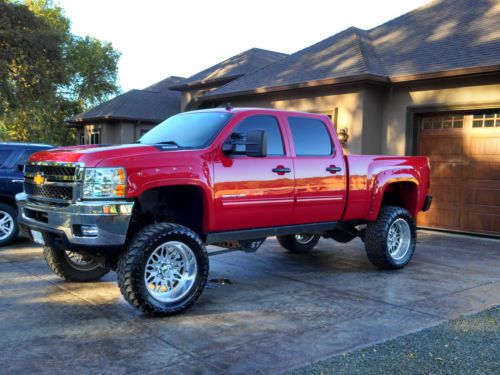 Chevrolet silverado 2500 hd lifted low miles duramax