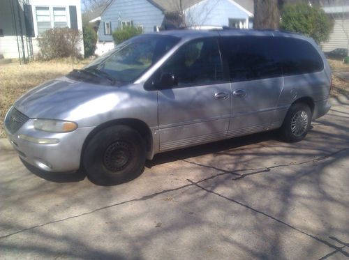 Chrysler town and country lxi